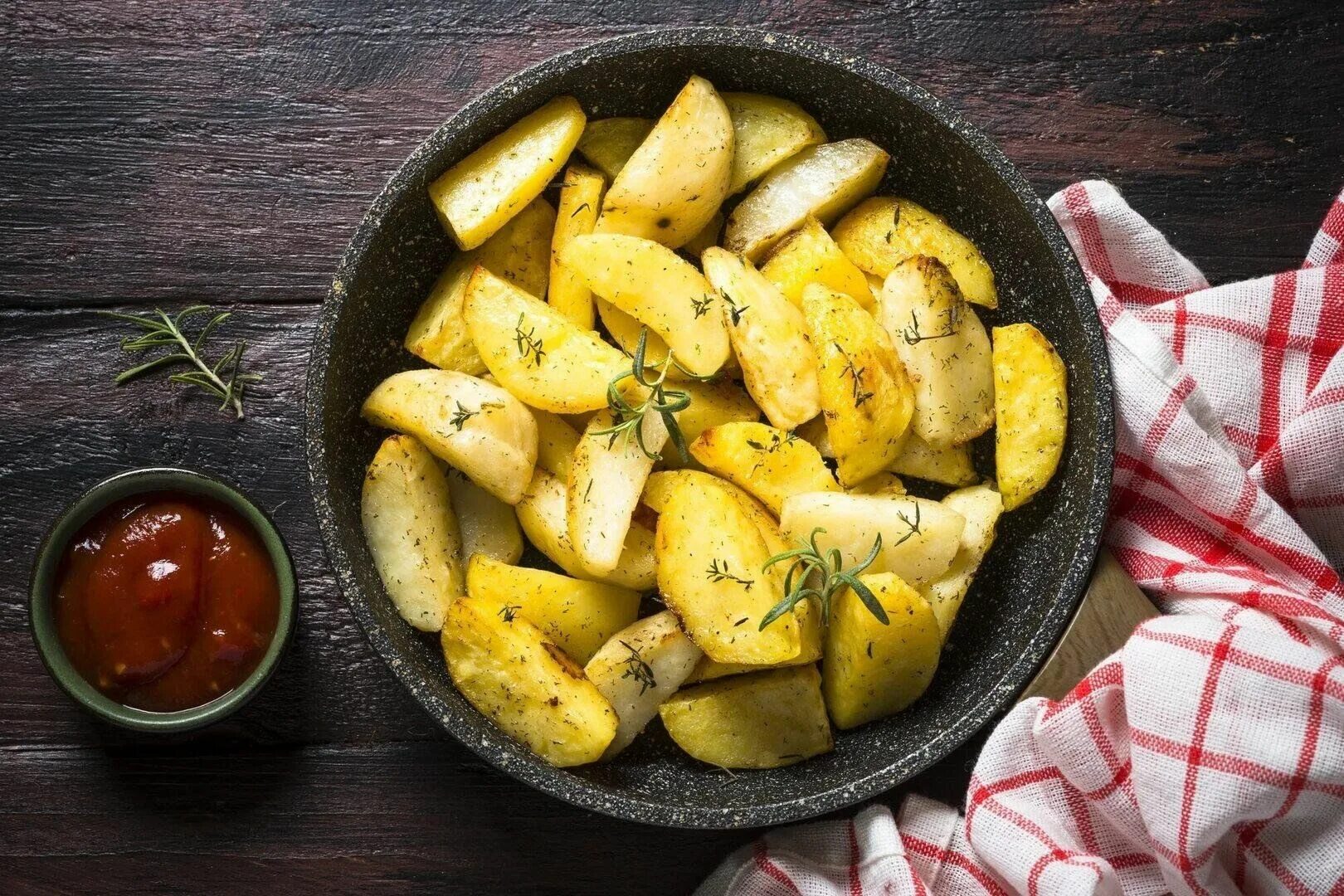 Potato Inside Basket on Wooden Table Stock Image - Image of cooking, ingredient:
