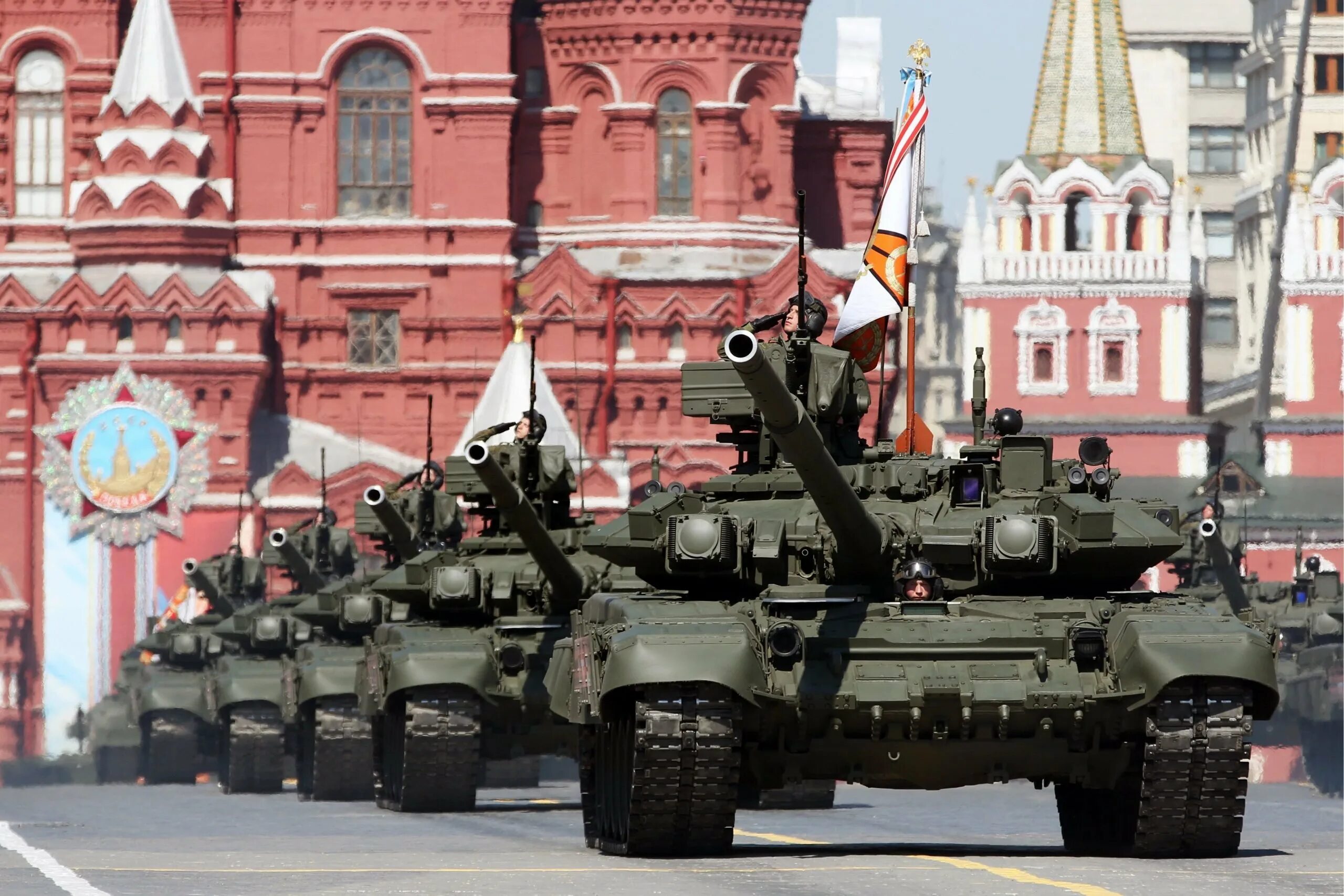 Парад военной техники на красной площади 9 мая. Парад Победы на красной площади техника. Парад Победы на красной площади в Москве танки. Военная техника на параде Победы.