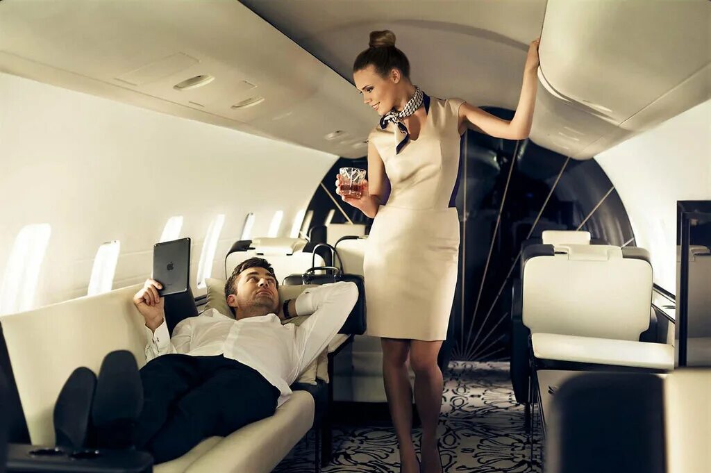 Фотосессия в частном самолете. Бизнесмен в самолете. Девушка в частном самолете. Полет на частном самолете. Полетела бизнесом