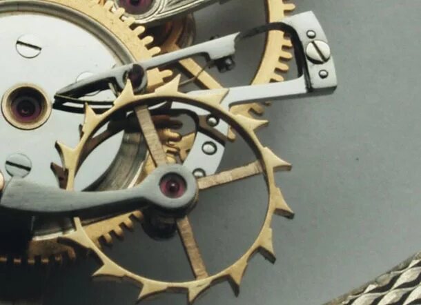 Необычные механические часы. Анкерная вилка. Анкерное колесо и вилка. Улисс нордин скелетон. Анкерное колесо в часах.