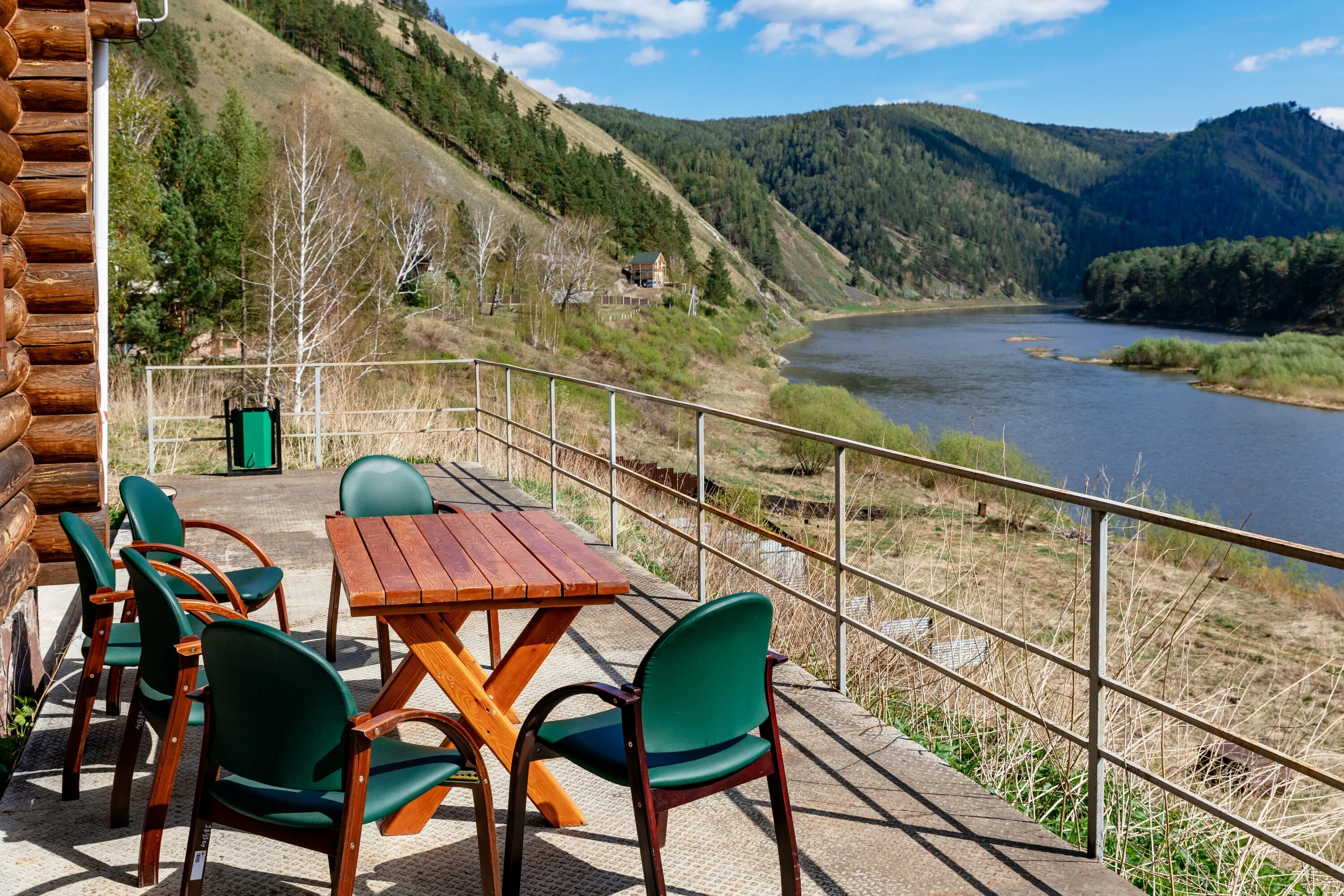 Фанпарк бобровый лог бассейн. Собакинский бык красноярск скала. Манский берег база отдыха красноярск. Сисимский залив красноярское море. Куда отдохнуть в красноярске.