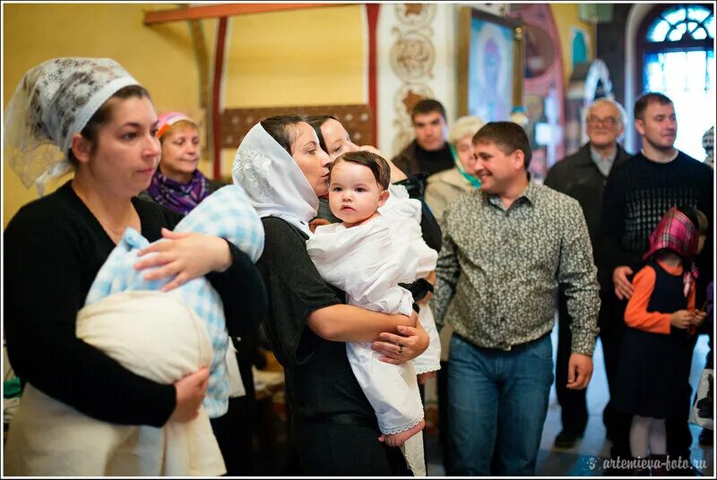 Сестра крестит сестру. Могут брат с сестрой быть крестными. существуют крëсные брат и сестра. может сестра крестить сестру?. фото сестры крестины бухенбалте.