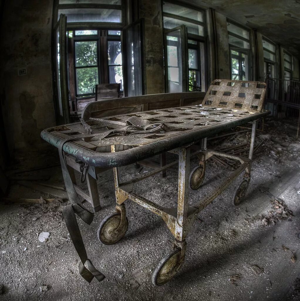 Заброшенный госпиталь (abandoned Hospital Red). Заброшка страшная психиатрическая больница. Психиатрическая больница в Москве заброшка. Абандонет асилум.