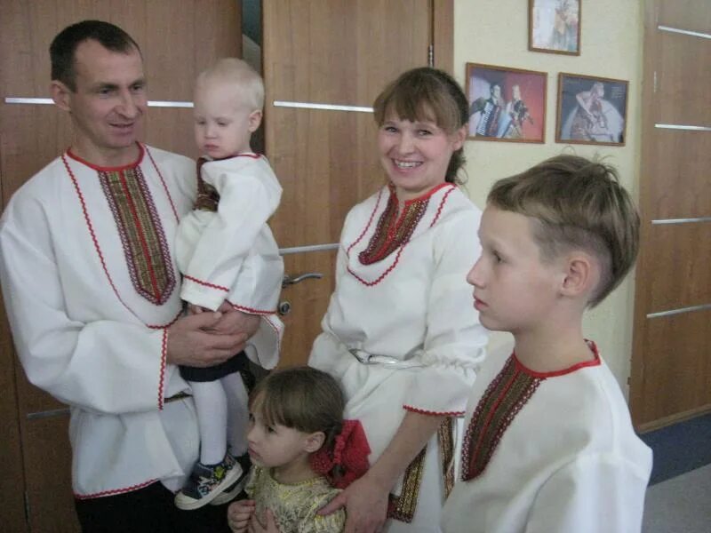 Удмуртия год семьи. Многодетная семья удмуртии получила орден. Год семьи удмуртии 2010. Конкурс семьи удмуртии черемных. Год семьи удмуртии.