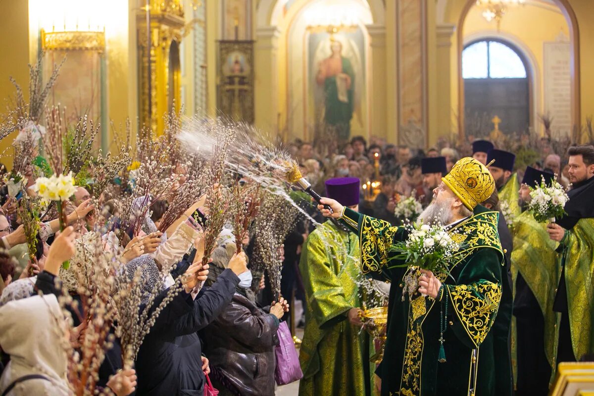 Какого числа вербное в этом году. Освящение ваий. С Вербным воскресеньем фото. Украшение храма на Вербное воскресенье. Вербное воскресенье фотографии.