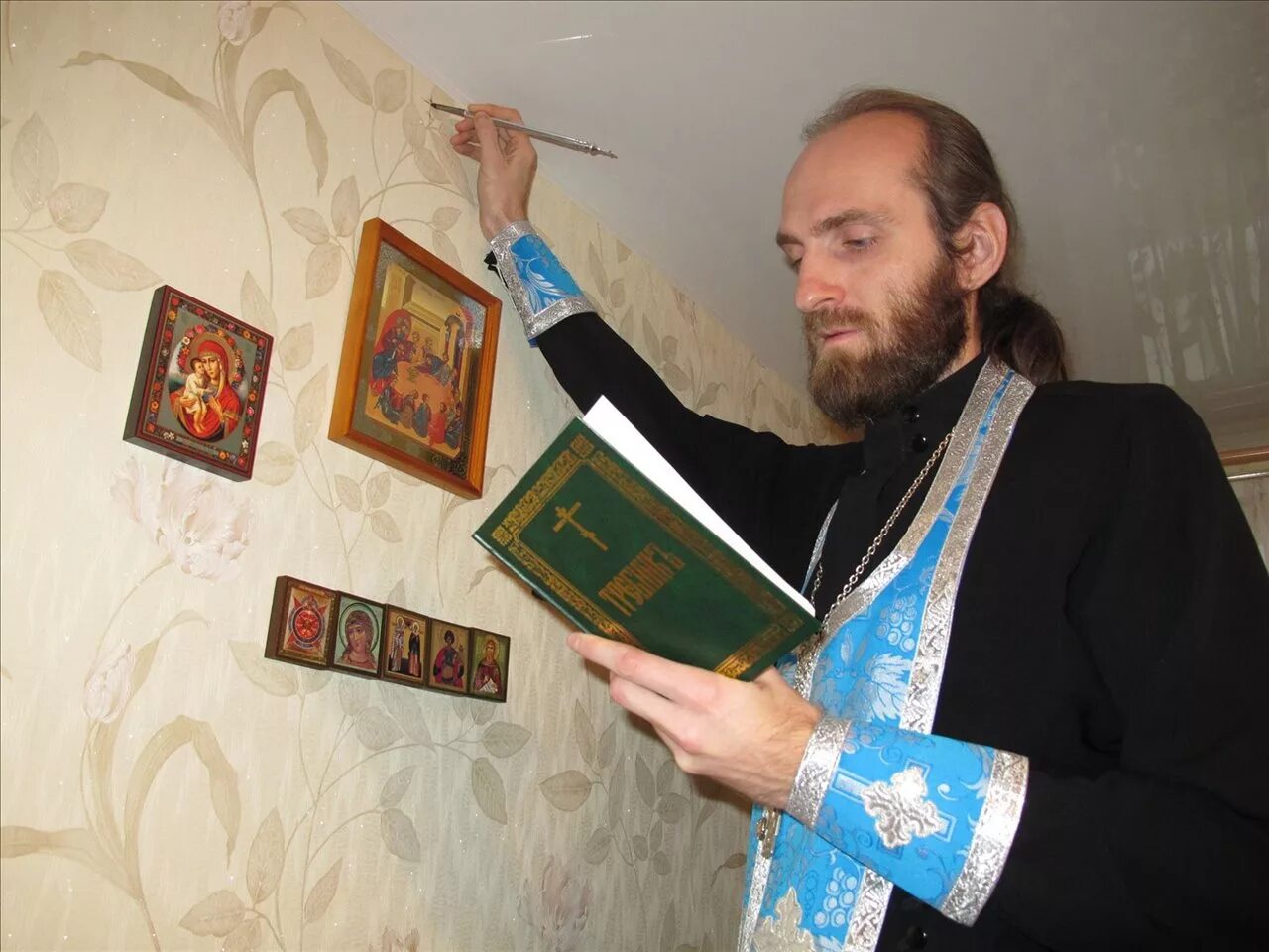 Как освятить дом