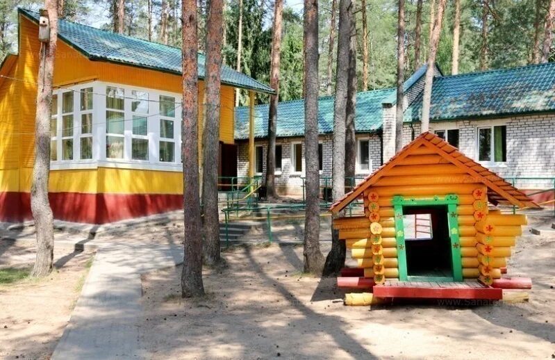 налибокская пуща санаторий домики на улице. детский санаторий пуща. налибокская пуща детский санаторий. санаторий налибокская пуща 10 корпус. налибокская пуща детский санаторий.