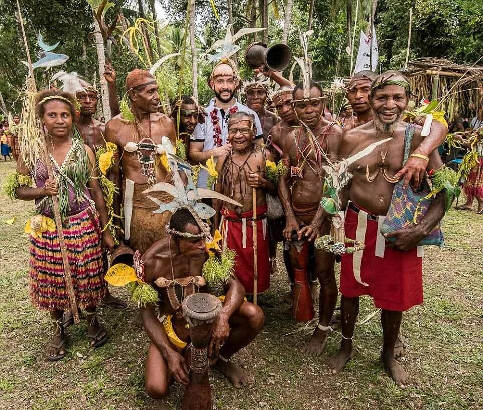 Житель тайланда парень. Шри ланка люди. Австралийцы коренные жители австралии. Коренной житель тайланда. Как называется местный житель.