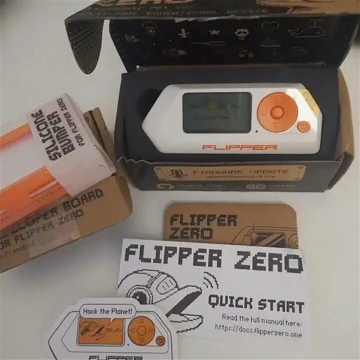 Flipper zero где купить. Ресторанные пейджеры Flipper Zero. Упаковка Flipper Zero. Flipper Zero обложка.