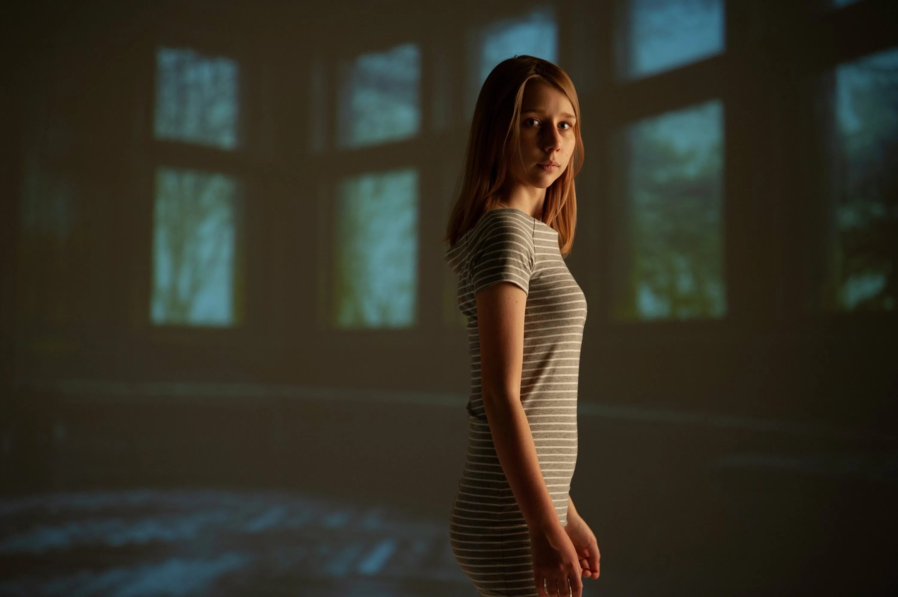 фотосессия с проектором в студии. фотосессия с проектором. как снимать с проектором. проектор для фотостудии. экран для проектора.