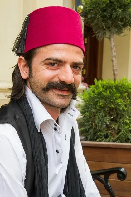 Pin de Natalie T. em Burak Özçivit em 2022 Homens bonitos, Homens lindos, Barba 