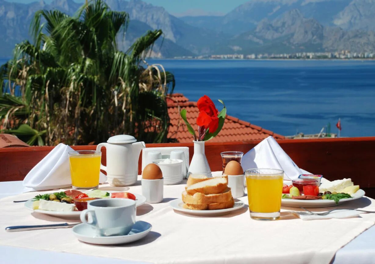 Sok antalya. Argos Hotel Анталия. Argos Hotel Анталия Люкс. Завтрак с видом на море. Турецкий завтрак с красивым видом.