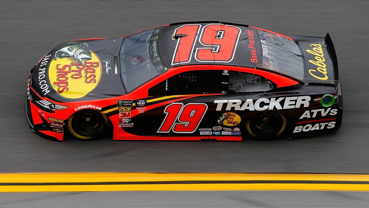 Наскар Дайтона 500. Martin Truex Jr 19 NASCAR. NASCAR Cup Series Truex Jr. Daytona NASCAR 2022 Martin Truex. Nascar cup series