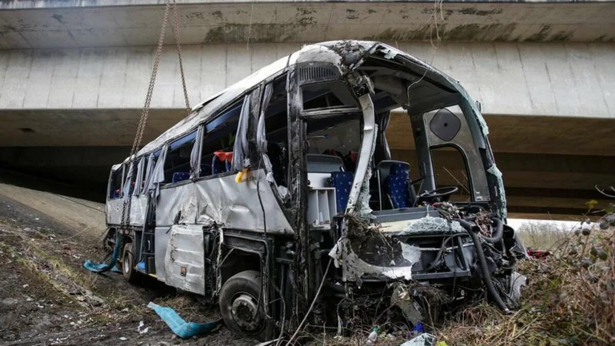 Паз 3205 разбитый. Паз 3205 ржавый. Паз 3205 убитый. Разбить автобус. Разбить автобус.