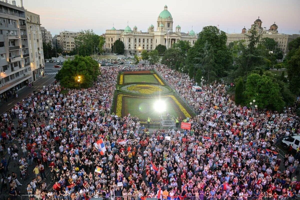 В ее устье стоит белград 4. Сербия белград. сербия это европа. ташмайдан в белграде. белград люди.