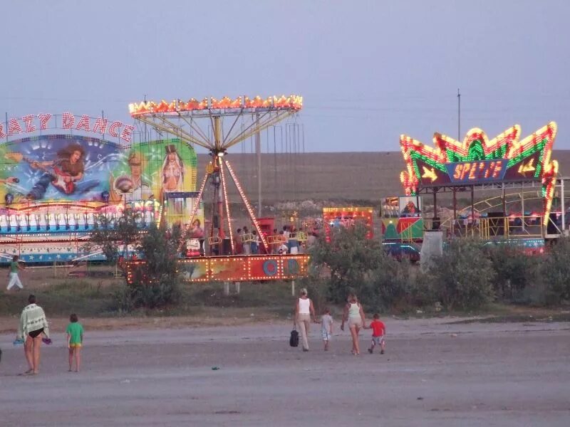 Луна парк 3. Лунапарк Николаевка Крым. Луна парк Баку. Луна парк Астрахань 1985. Луна парк Краснодар.