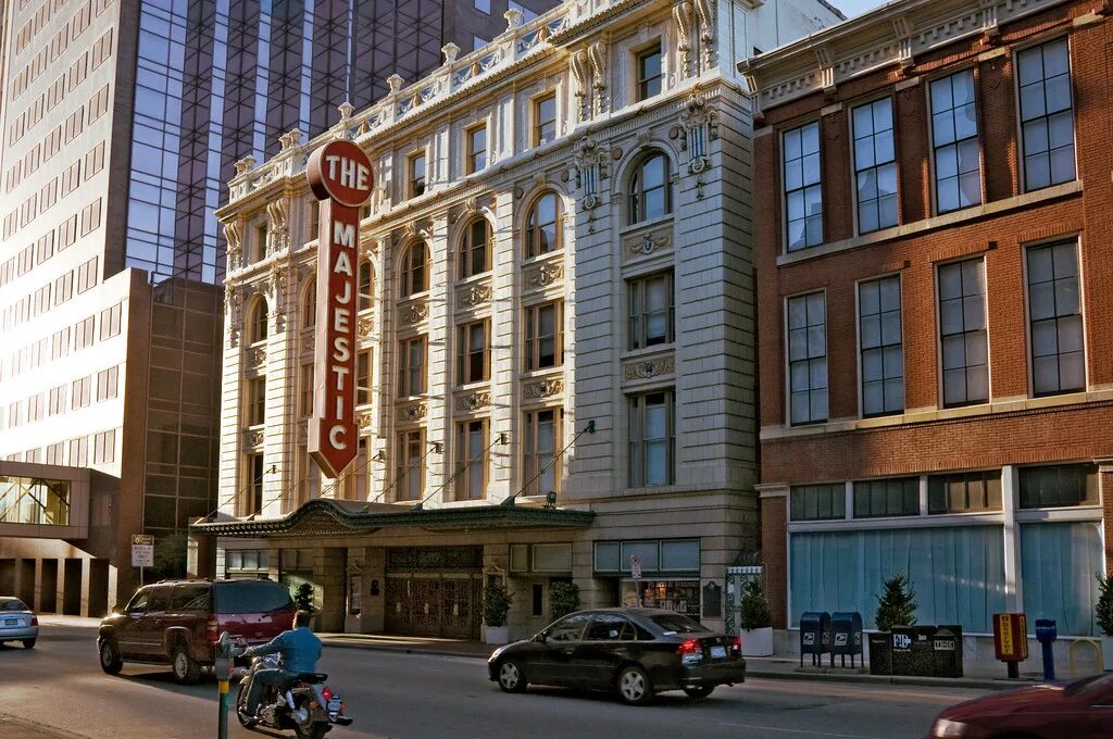 Даллас местонахождение. Театр в далласе. Театр в далласе сша райт. Dallas tx. Dallas маджестик.