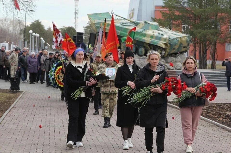 Прощание каменск уральский. Администрация Каменска-Уральского. Похороны в Каменске Уральском в феврале 2024. Фото с погибшими на сво Каменск-Уральский.