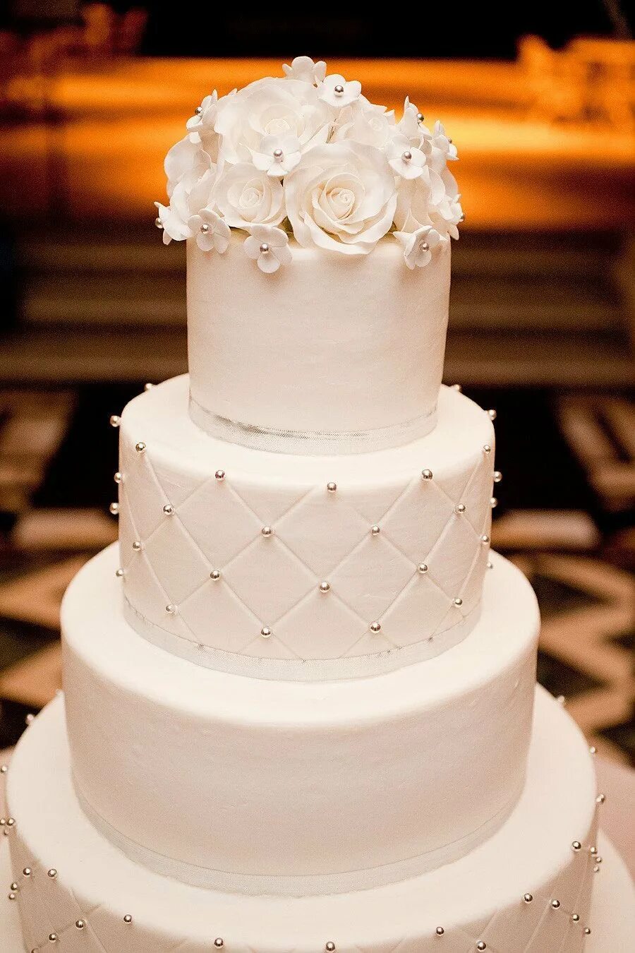 красивые свадебные торты. торт белый дизайн. свадебный торт!. свадебный торт многоярусный. свадебные торт белый с гипсофилвми.