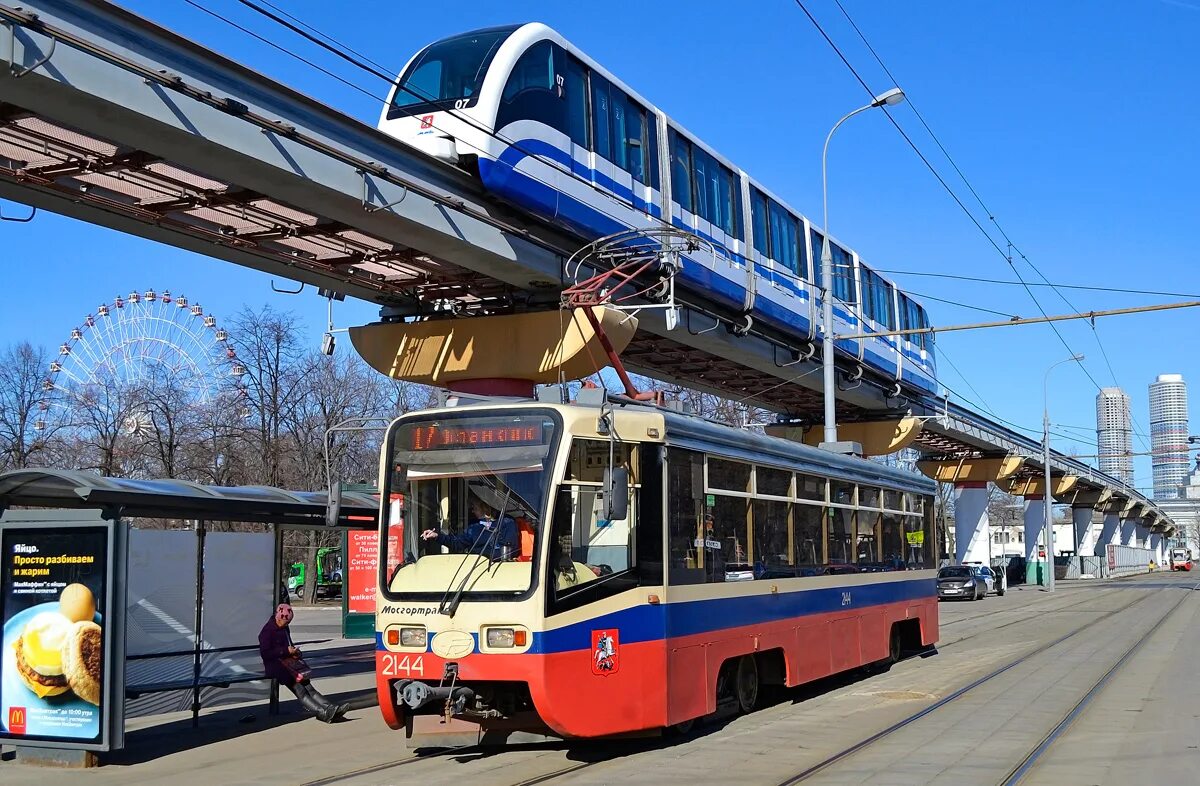 Транспортные средства городского наземного электрического транспорта. ВДНХ трамвай монорельс. Московский монорельс ВДНХ. Монорельсовый трамвай в Москве. Метро ВДНХ монорельс.