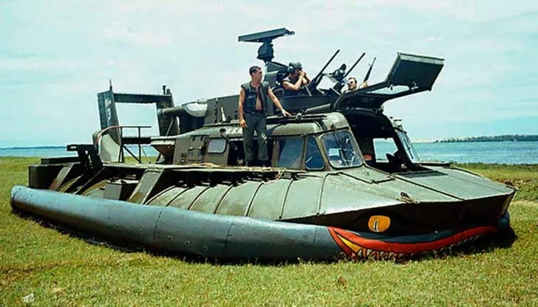 Американские речные катера во Вьетнаме. Судно на воздушной подушке Вьетнам. Лодка на воздушной подушке.
