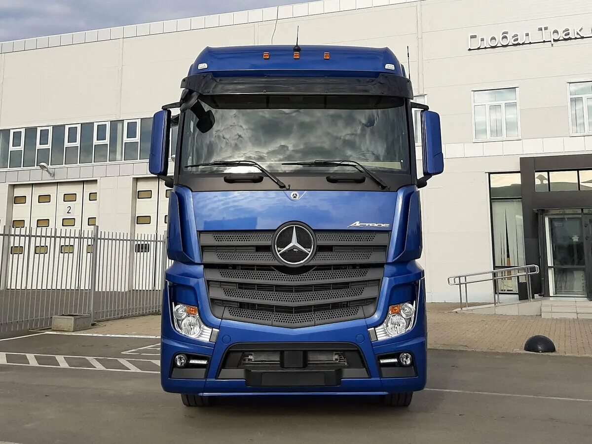 Mercedes Benz Actros 1845. Мерседес Бенц Актрос 1845 синий. Mercedes-Benz Actros 1845 LS 2020. Мерседес Actros синий. Куплю новый мерседес актрос