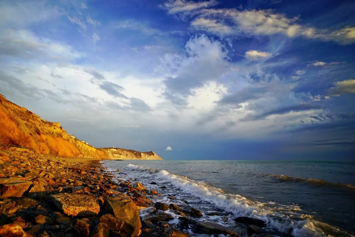 Черное море берег берег Анапа. Черное море Анапа высокий берег. Анапское побережье черное море. Юга Анапа чёрное море.