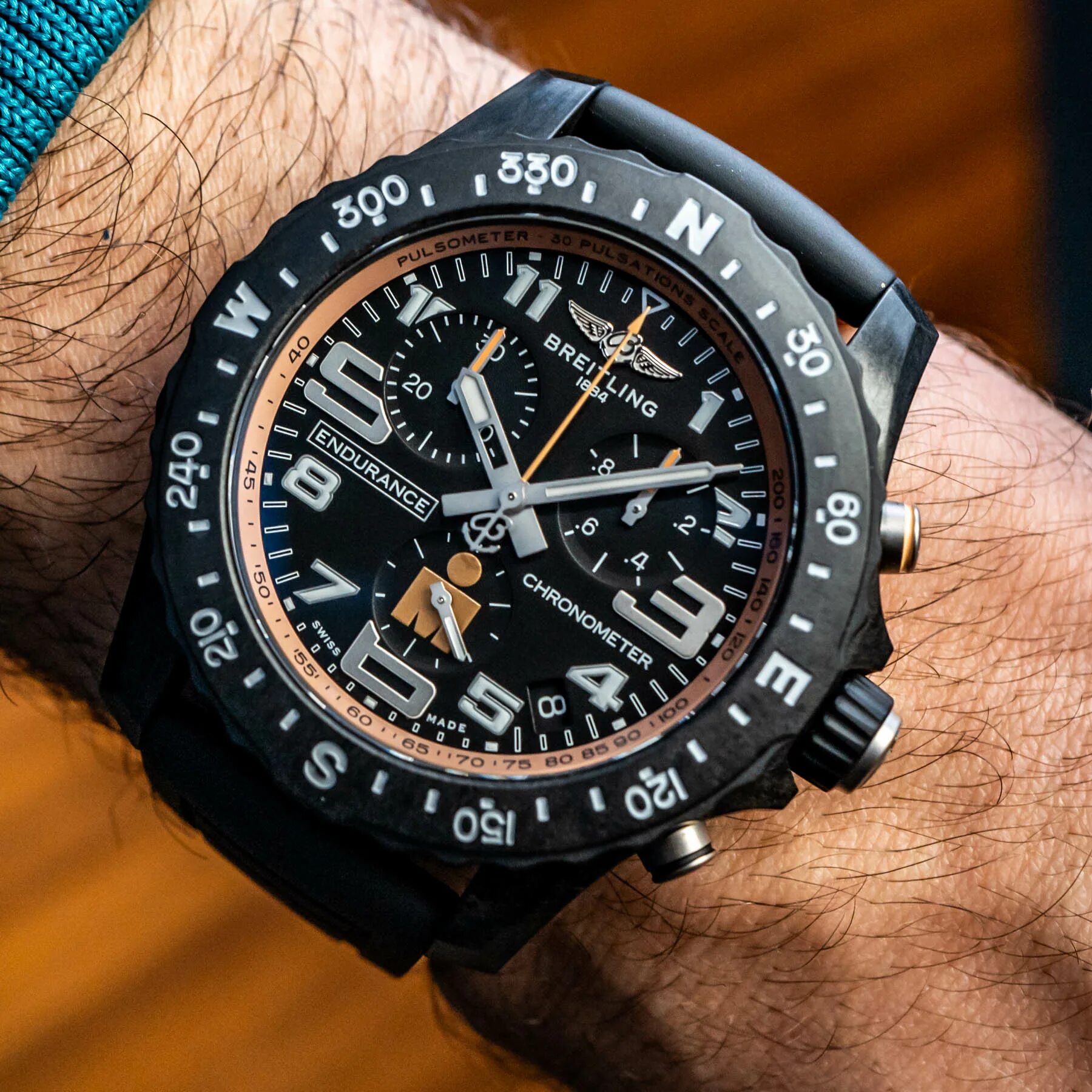 Endurance pro breitlight. Часы breitling endurance pro. Breitling endurance green. Часы брайтлинг индюранс мужские. Breitling endurance pro ironman.
