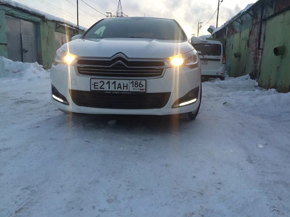 Ситроен c4 ходовой огонь. Citroen c4 седан ходовой огонь. ДХО Ситроен с4. ДХО Citroen c4 b7. Дхо ситроен