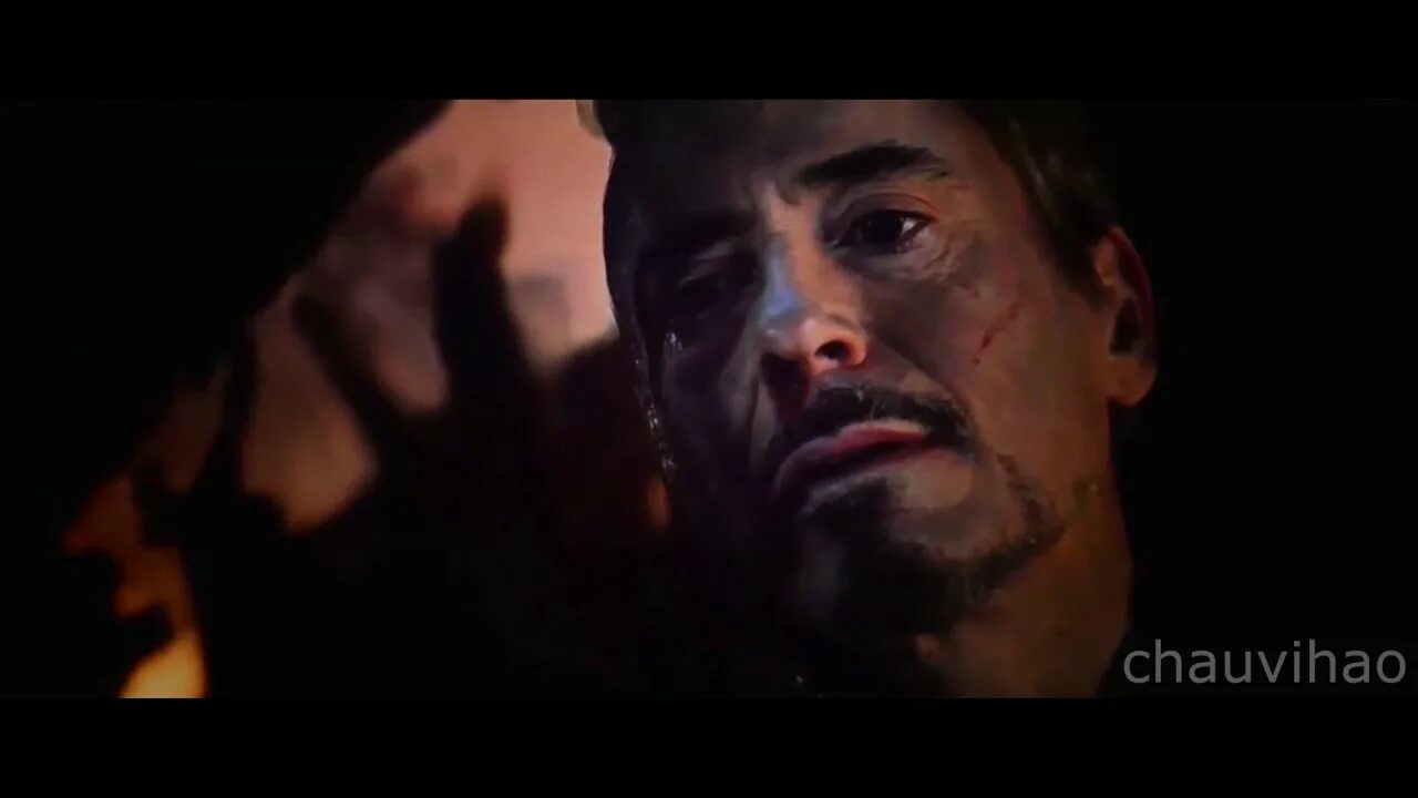 Умирающий тони. Смерть тони старка в мстителях финал. Тони старк железный человек мстители финал. Смерть тони старка в мстителях. Смерть тони старка в мстителях финал.