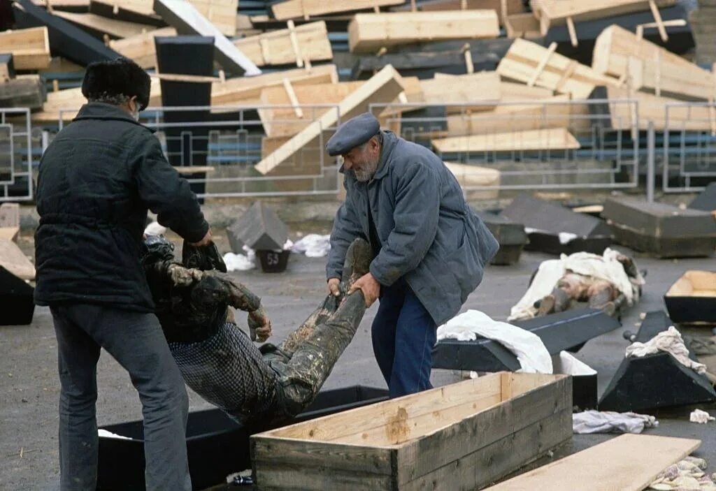 Землетрясение в армении 1988 число. Ленинакан землетрясение 1988. спитакское землетрясение 1988. землетрясение в армении в 1988. гюмри землетрясение 1988.
