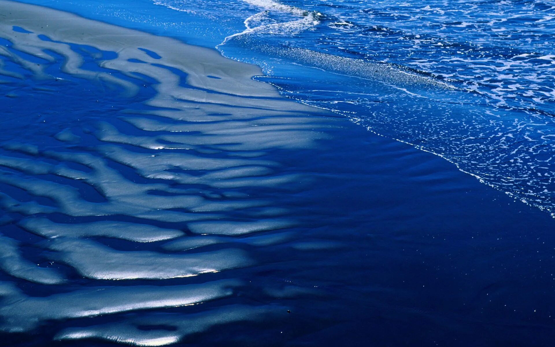 Океан голубая вода. Синее море. Вода фото. Морская вода. Поверхность океана.