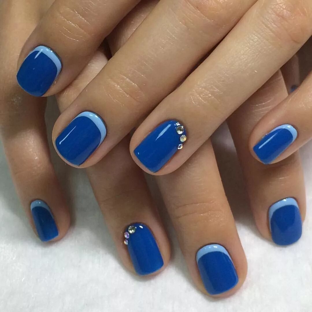 French blue. Синий маникюр на короткие. Синие ногти. Лунный маникюр синий. Синие ногти маникюр.
