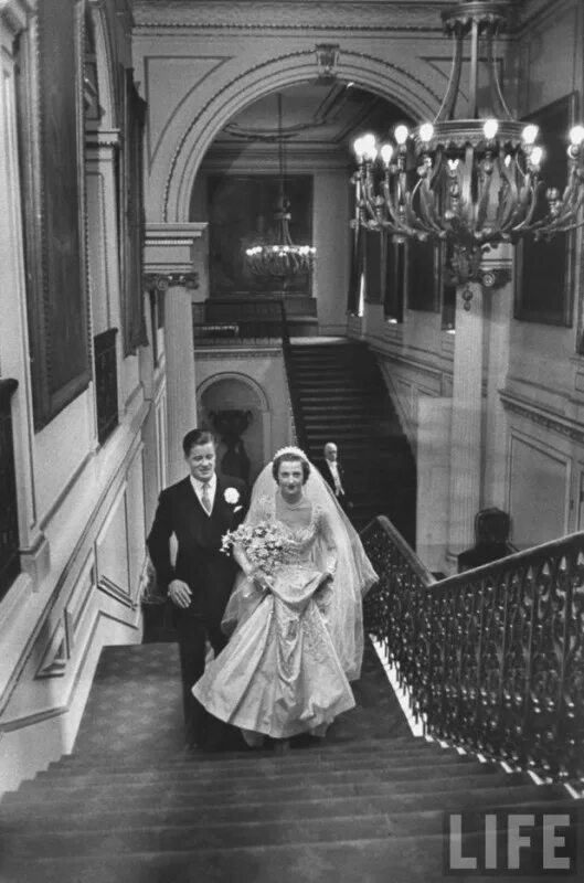 Родители принцессы. Фрэнсис Рош свадьба 1954. Джон Спенсер отец принцессы Дианы.