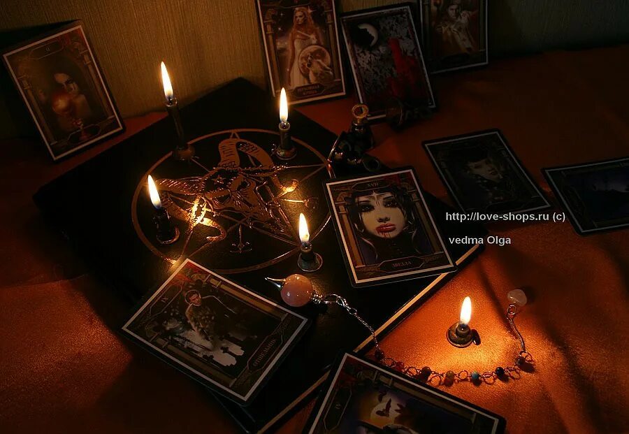 Черная магия москва. Магический ритуал. Ритуалы со свечами. Магия ритуалы. Мистические атрибуты.