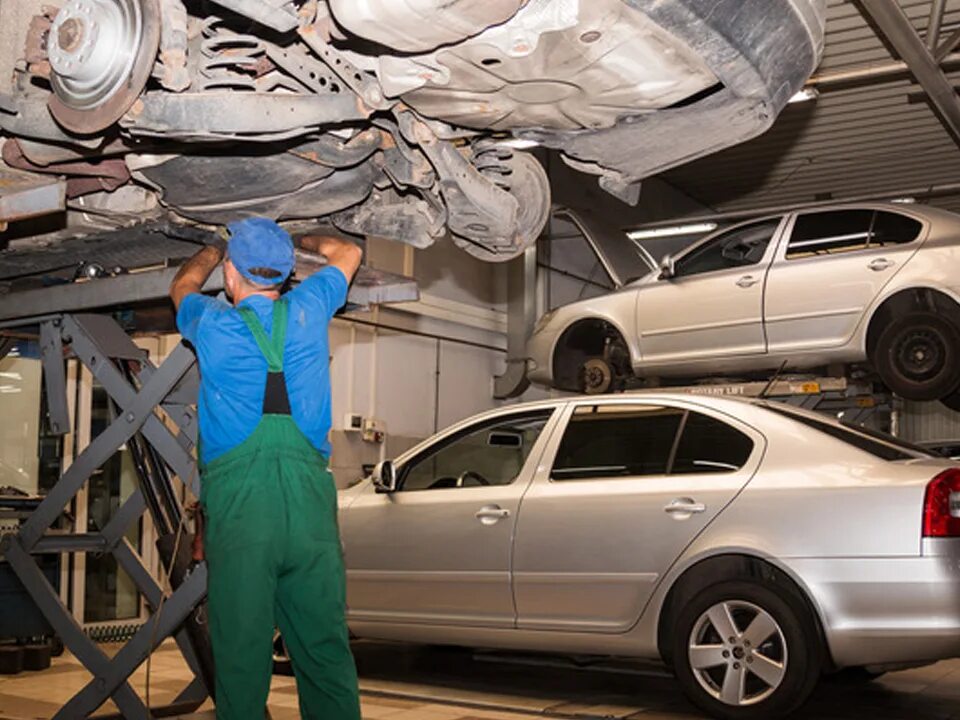 Двигатель октавий ремонт шкода. Skoda Octavia в сервисе. Сервис Шкода в Москве. Сервисное обслуживание Шкода.