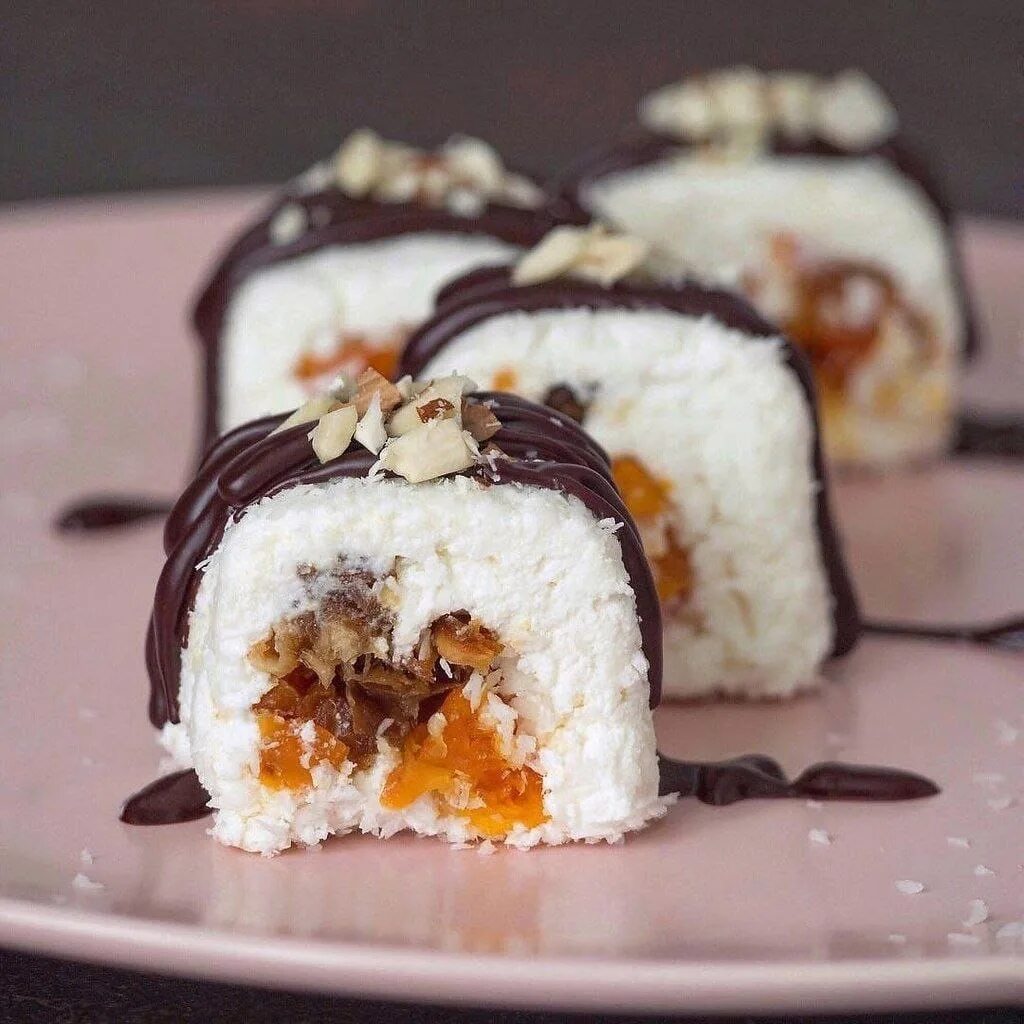 Творожный десерт с сухофруктами. Творожная масса. Творожный десерт с сухофруктами и желатином. Творожный десерт с орехами. Творожный десерт с сухофруктами.