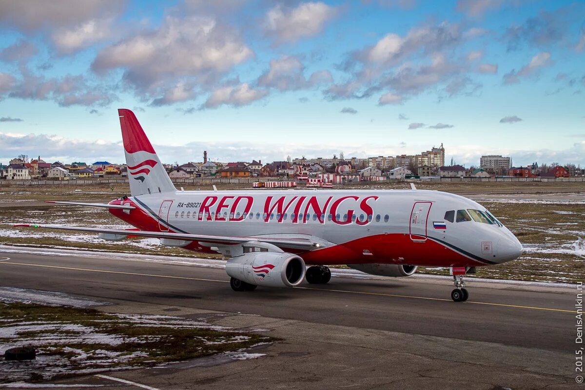Red wings пхукет отзывы. Боинг 777 red wings. самолёт red wings 777. b777-200er red wings. боинг 772 ред вингс.