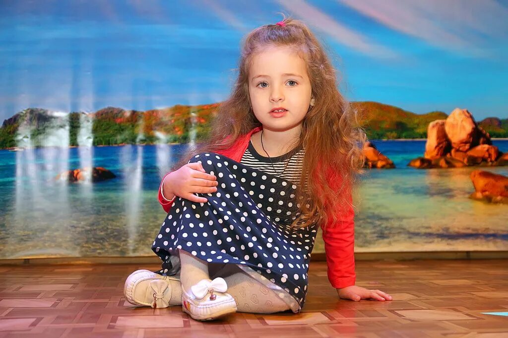 спящий ребенок. дети голубей. дети в голубом. фотосессия с голубями. детское голубое видео.