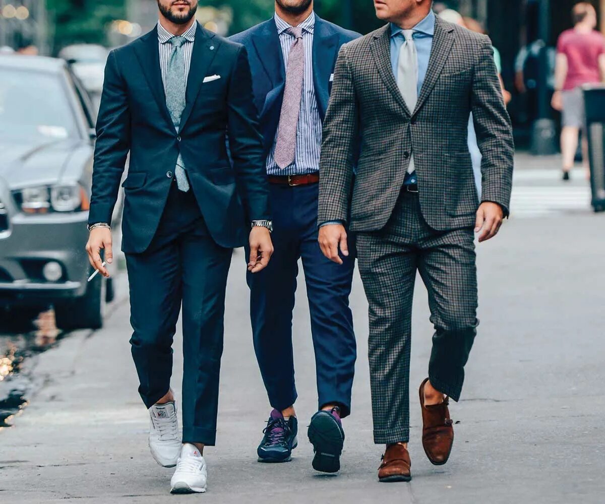 Многие мужчины. Мужской стиль. Стиль одежды мужской. Классический уличный стиль мужской. Мужчина в костюме.