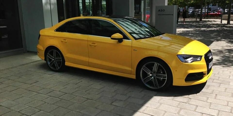 Audi a3 желтая. Audi a3 седан желтая. Audi rs3 sedan желтая. Ауди а3 желтая s line. Желтая пятерка