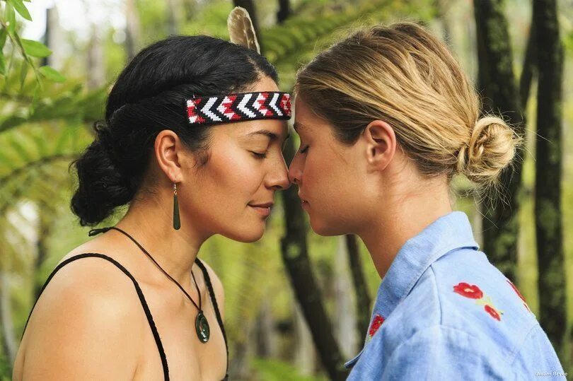 Как живут люди в новой зеландии. Новая зеландия жители. традиции новой зеландии. новая зеландия население. маорийское приветствие.