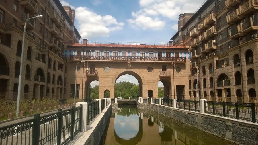 Атаянц архитектор. Город набережных шереметьево. Храм город набережных. Храм святых бессребреников космы и дамиана. Свято-вознесенский собор набережные челны.