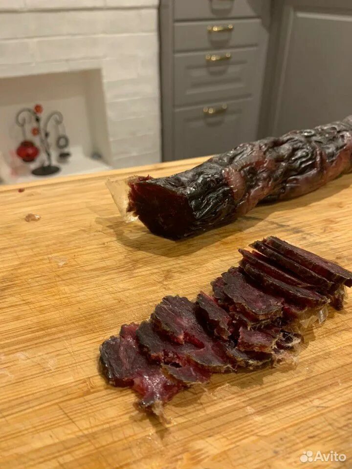 колбаса казылык сыровяленая. колбаса казылык сыровяленая. колбаса татарская казылык. сыровяленнаяколбасы из конины. конская колбаса.