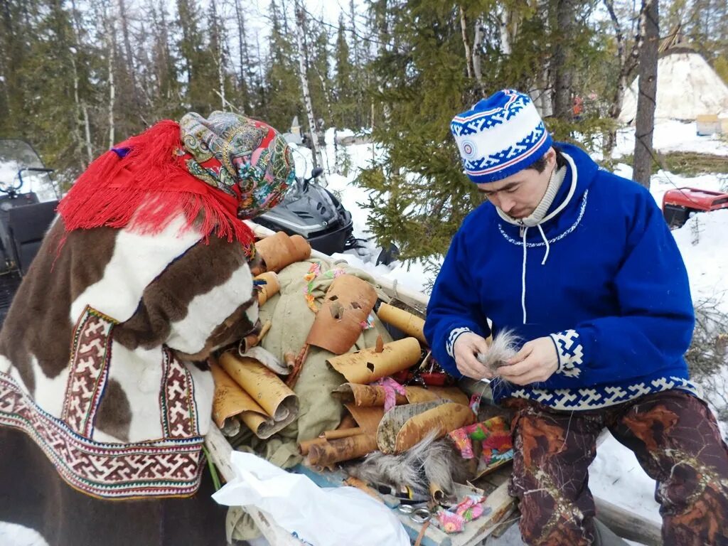 Праздник ханты и манси. Медвежий праздник манси. Медвежий праздник народов Ханты и манси. Эвенки Медвежий праздник. Праздник медведя у хантов и манси.