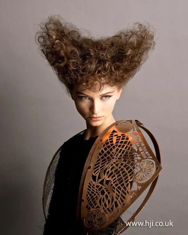 View the Writhe Collection by é SALON - Styleicons in 2025 Regenbogenhaare, Fris