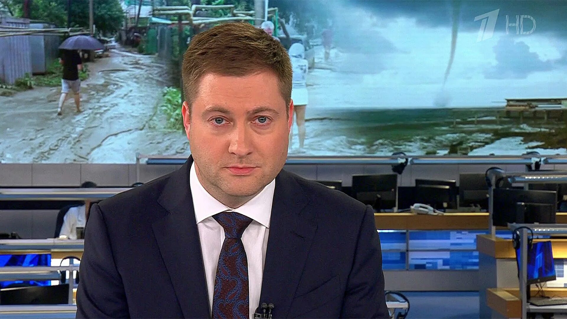 Информационная программа время. Ведущий новостей 1 канала в 21. 00 клименов. 00. Телепередача 1 канал.