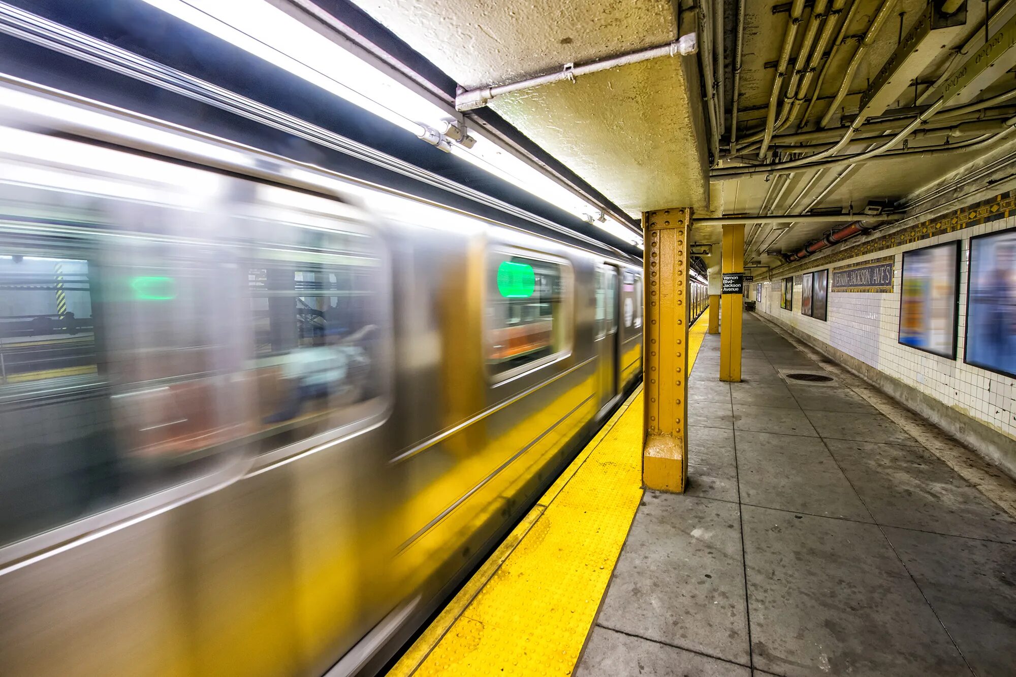 Метро Нью Йорка. Станции метро Нью Йорка. Метро Нью-Йорка (New York City Subway). Станция Сити-Холл Нью-Йорк. Metro graphic