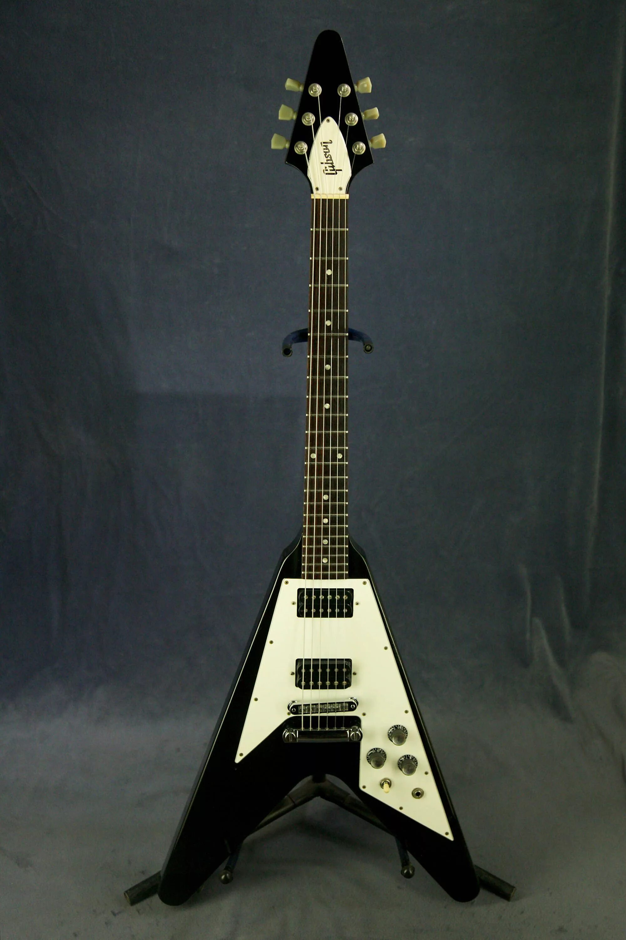 Гитара fly. Gibson Flying v. Гитара Гибсон стрела. Гитара Гибсон Флаинг v. Электрогитара Гибсон Флаинг.