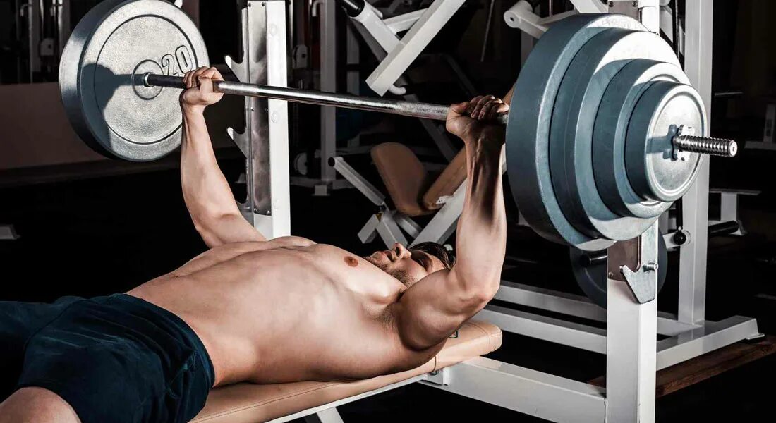 Wrong press. Bench press жим лежа. жим лежа 300. жим штанги лежа техника. жим лежа широким хватом.